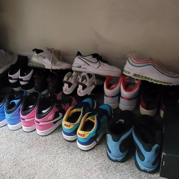 Assorted Sneakers Collection - Picture 6 of 7